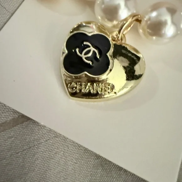 CHANEL beauty Gold Rose and Pearl Keychain/bagcharm - Picture 3 of 6